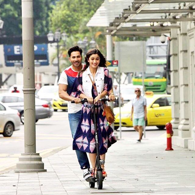 Nggak cuma dengan Sidharth, 12 foto mesra Alia & Varun ini bikin baper