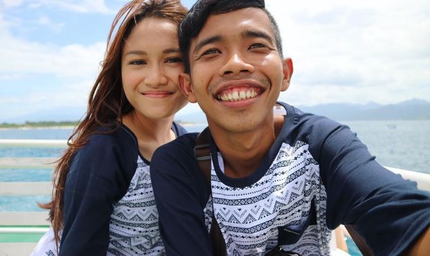 10 Foto Dede Sunandar bareng istri ini bukti cewek suka cowok humoris