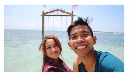 10 Foto Dede Sunandar bareng istri ini bukti cewek suka cowok humoris