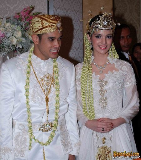 15 Transformasi Nia Ramadhani, aktris antagonis sampai sosialita hits