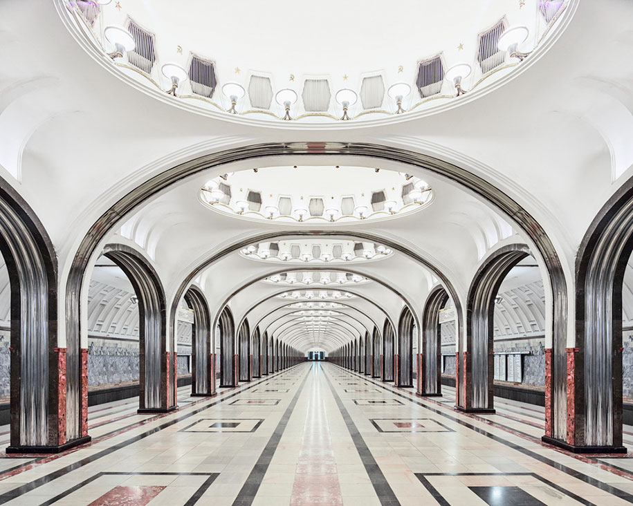 14 Foto stasiun metro Rusia usia 80 tahun peninggalan Stalin, megah