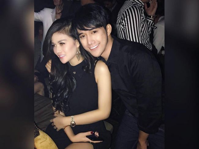 9 Potret kemesraan Dicky 'Sm*sh' & Hesty 'Klepek-Klepek', jadian ya?