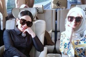 Syahrini foto di mobil baru, netizen malah komentari kasus pajak