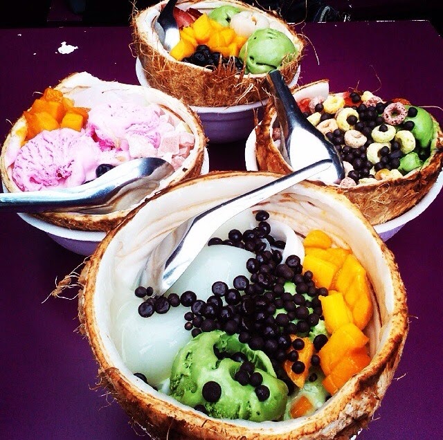 Lagi ngehits, ini 5 makanan yang disajikan dalam batok kelapa