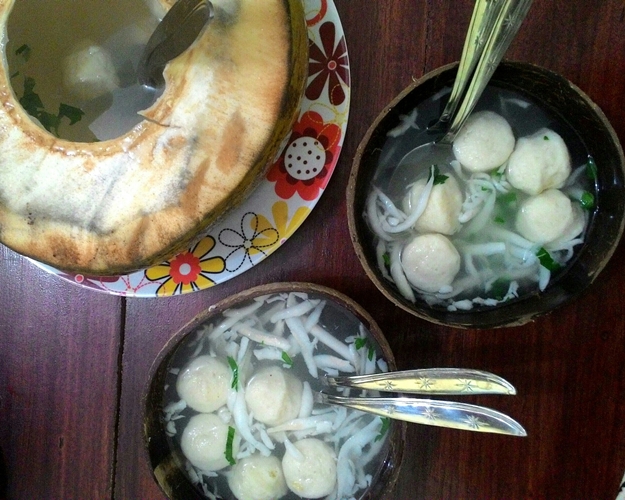 Lagi ngehits, ini 5 makanan yang disajikan dalam batok kelapa