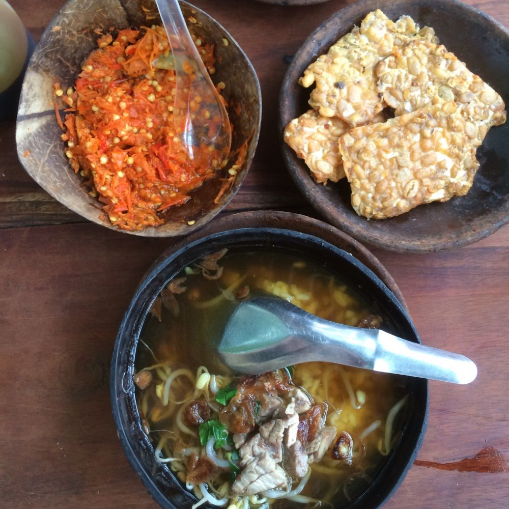 Lagi ngehits, ini 5 makanan yang disajikan dalam batok kelapa