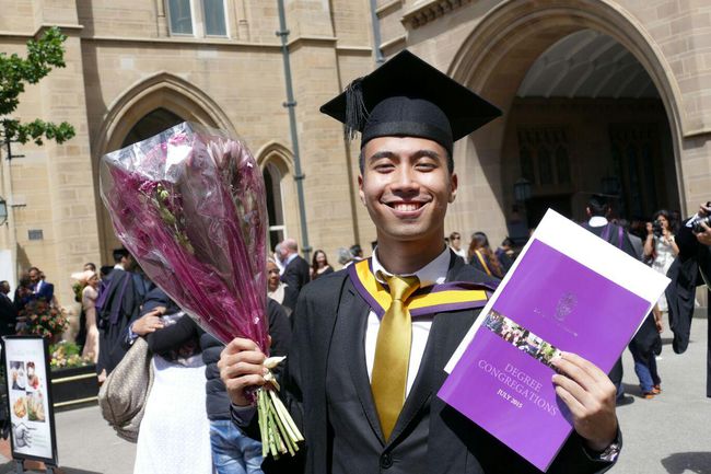 5 Selebriti muda ini kejar pendidikan sampai S2, idola yang inspiratif