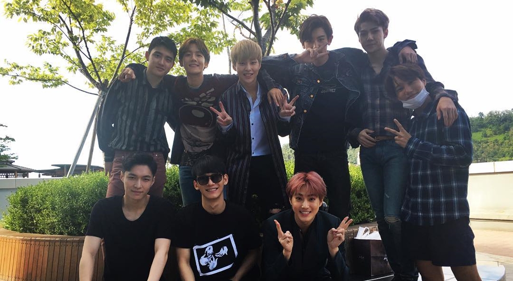 Harga 10 outfit boyband EXO ini bikin melongo, ada yang senilai mobil