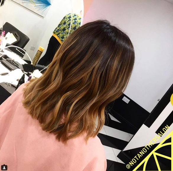 14 Gaya pewarnaan rambut brunette ini cocok untuk cewek Indonesia