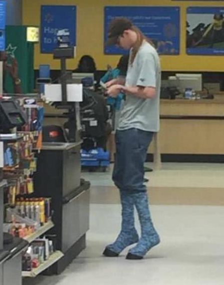 13 Orang yang berlaku nyeleneh di pusat perbelanjaan, ngelawak banget