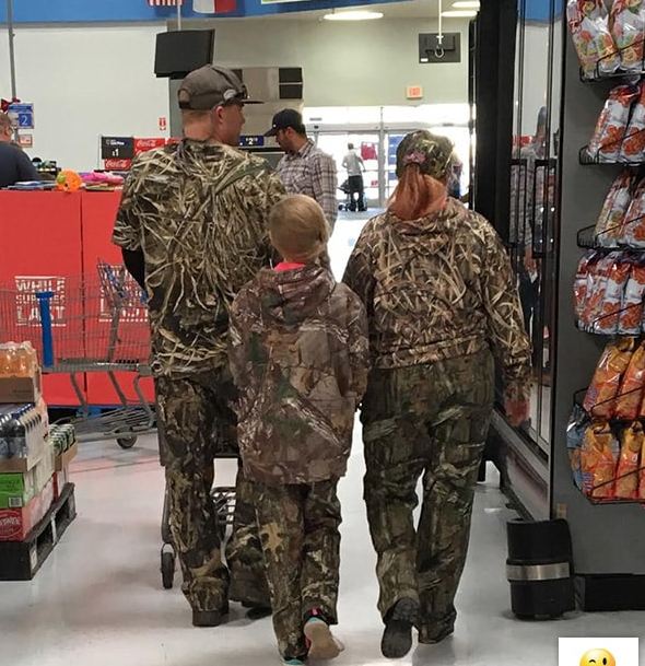 13 Orang yang berlaku nyeleneh di pusat perbelanjaan, ngelawak banget