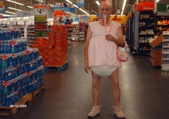 13 Orang yang berlaku nyeleneh di pusat perbelanjaan, ngelawak banget