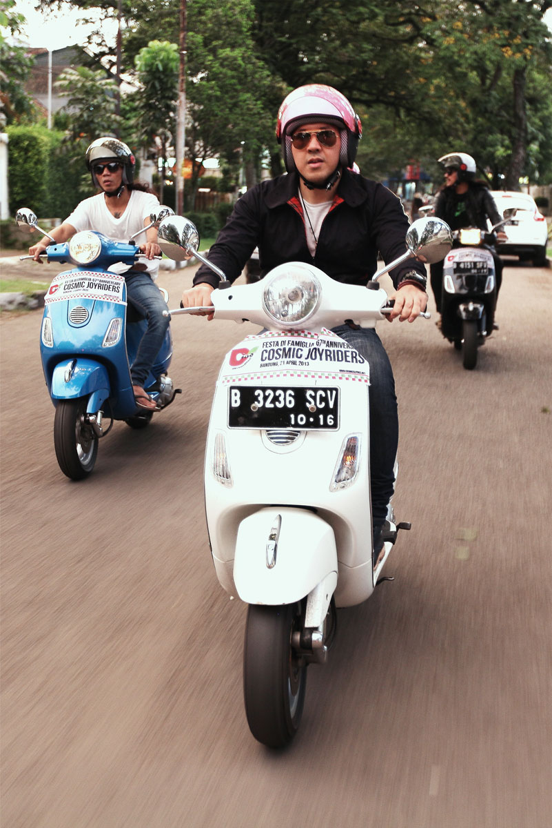 Adu keren 10 seleb ganteng saat tunggangi motor, mana favoritmu?