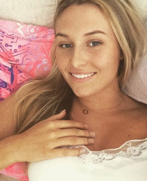 10 Foto Joelle, pacar Ezra Walian berambut blonde yang cantik abis