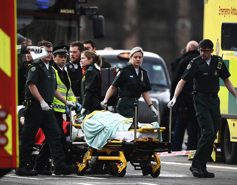 8 Foto evakuasi korban serangan teror di London, dunia turut berduka