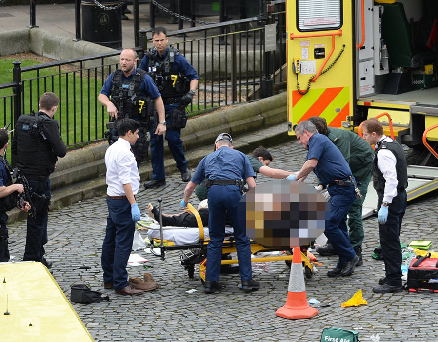 8 Foto evakuasi korban serangan teror di London, dunia turut berduka