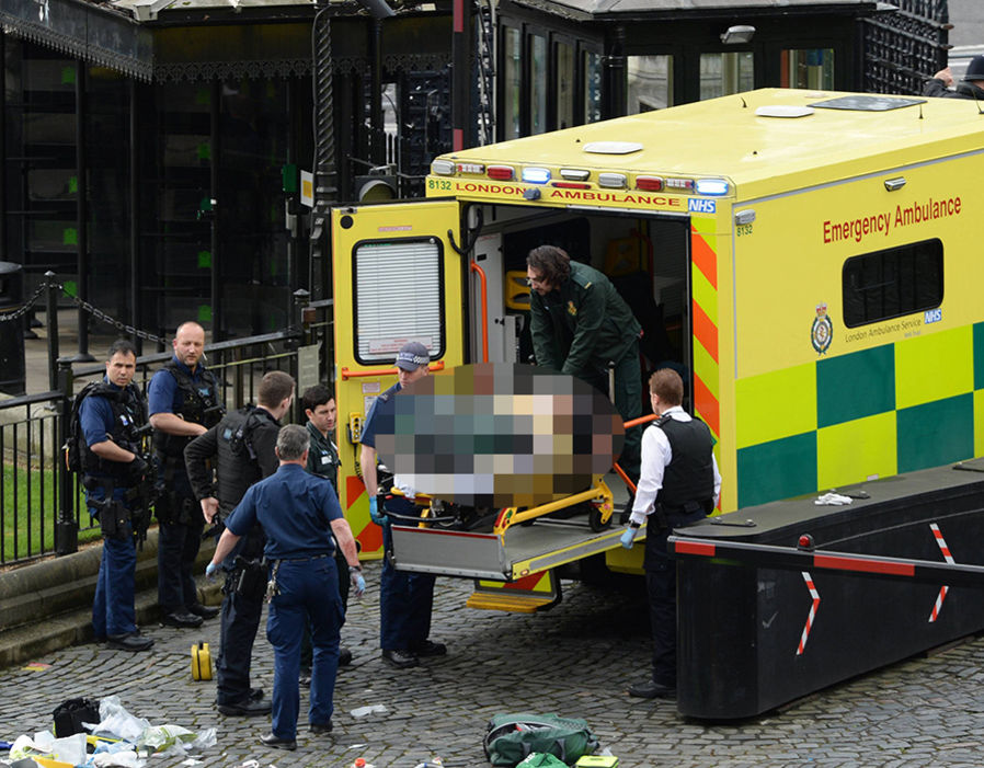 8 Foto evakuasi korban serangan teror di London, dunia turut berduka