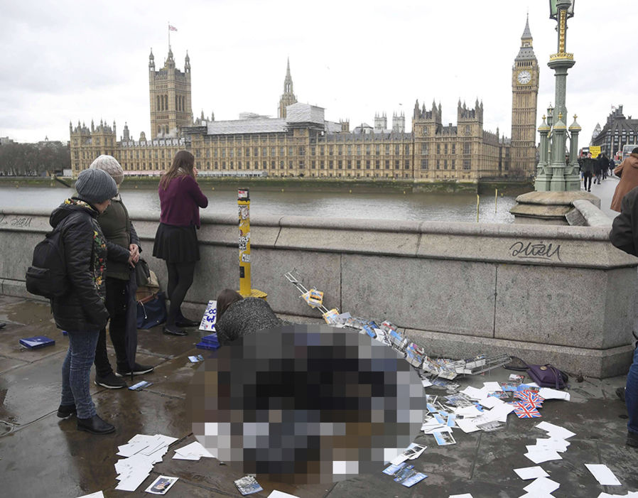 8 Foto evakuasi korban serangan teror di London, dunia turut berduka
