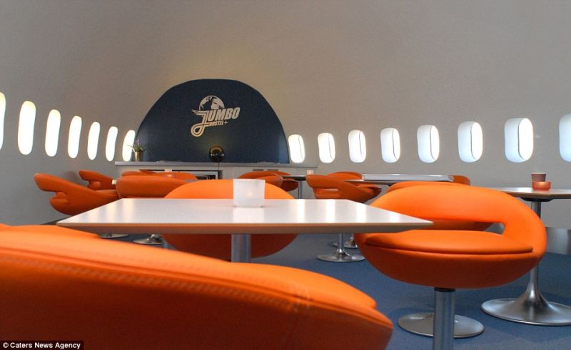 Pesawat ini disulap jadi hostel mewah, pengen menginap? 