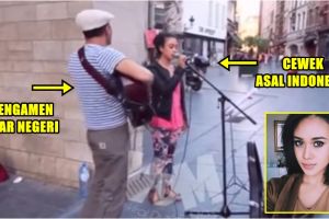 Turis cantik Indonesia 'ngamen' di luar negeri, suaranya bikin bengong