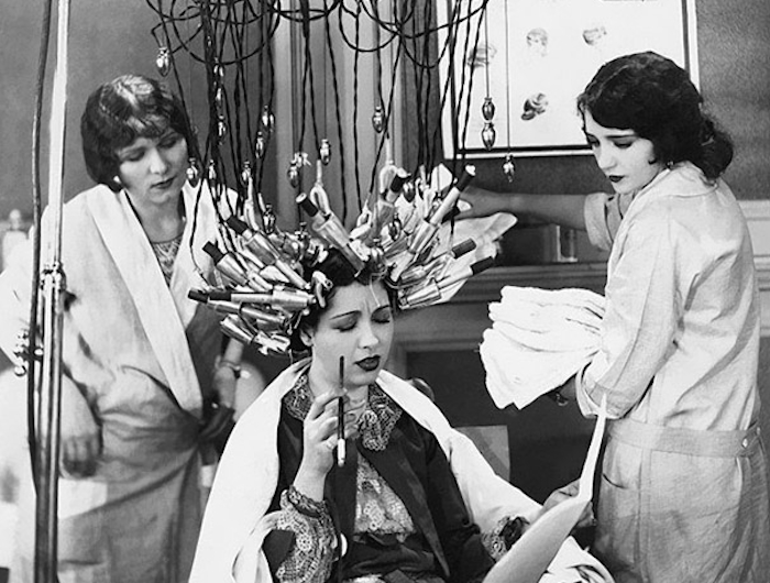 10 Prosedur aneh di salon zaman dulu ini bikin geleng-geleng kepala