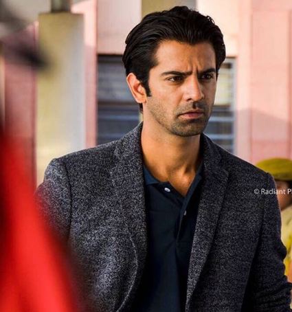 Barun Sobti, si tampan & cool dalam drama 'Khushi' yang bikin meleleh