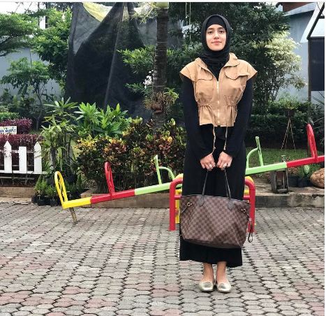 Mantap berhijab, ini 10 gaya simple ala Fairuz A Rafiq yang bisa kamu