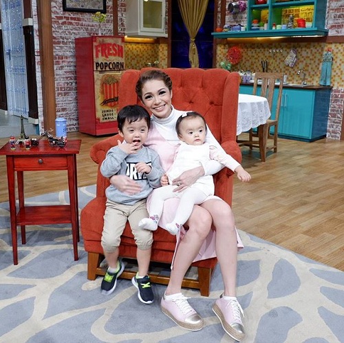 12 Foto bukti Maya Septha sosok ibu sekaligus istri idaman