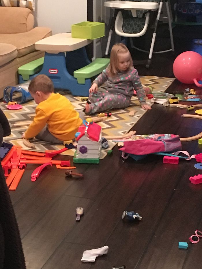 10 Foto ibu dengan 3 balita ini tunjukkan susahnya mengurus anak