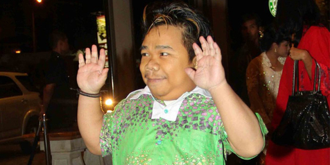 Meski punya badan mini, 8 seleb ini sukses di dunia hiburan