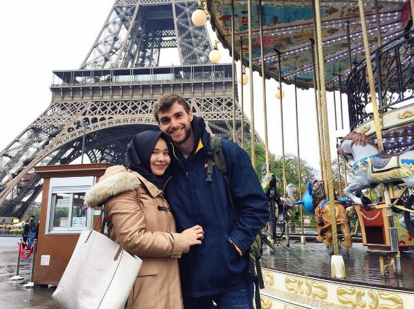 Kisah cinta traveler asal Belanda, jadi mualaf demi nikahi gadis Medan