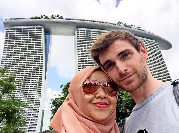 Kisah cinta traveler asal Belanda, jadi mualaf demi nikahi gadis Medan