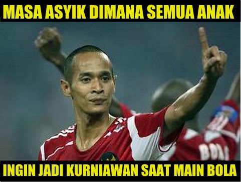 10 Meme nostalgia main bola ini bikin rindu lapangan becek