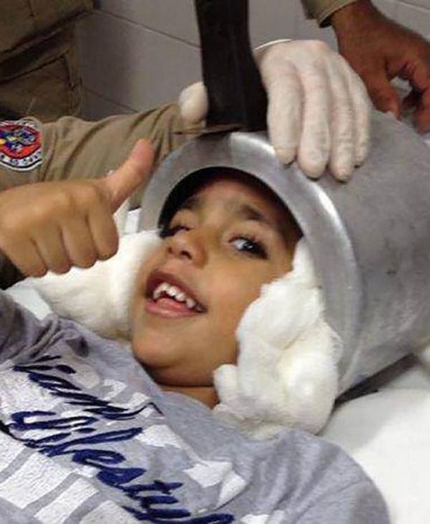 10 Potret balita tersangkut ini undang tanya, kok bisa?