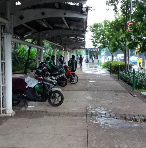 10 Foto penyalahgunaan trotoar ini bikin geram pejalan kaki