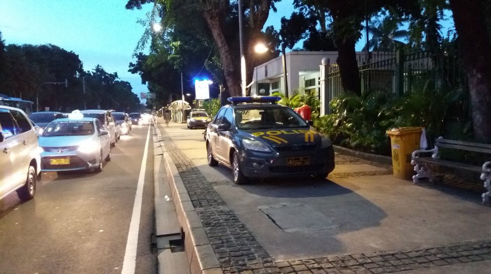 10 Foto penyalahgunaan trotoar ini bikin geram pejalan kaki