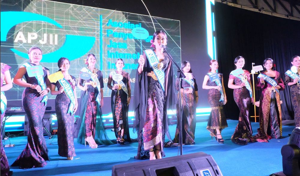 15 Foto finalis Miss Internet 2017, ngapain aja ya tugasnya?