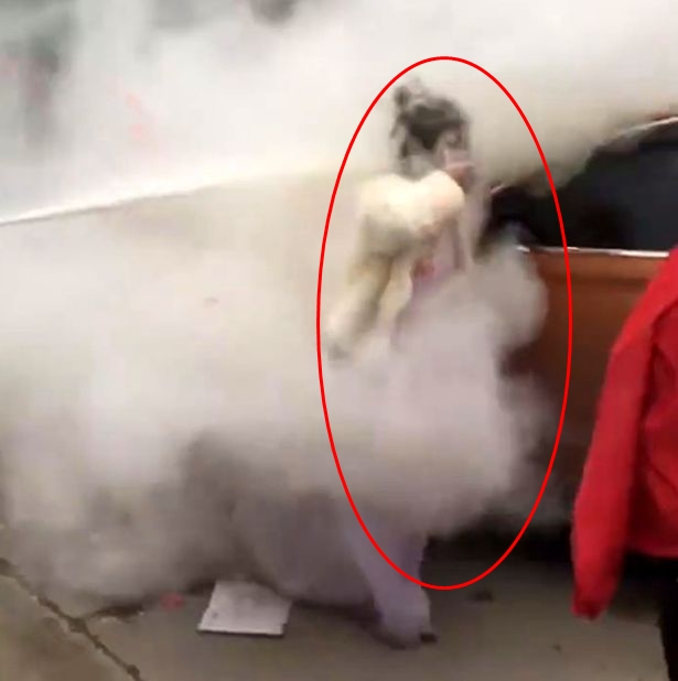 Prank jadi tradisi pernikahan, bridesmaid ini jadi korban sesak napas