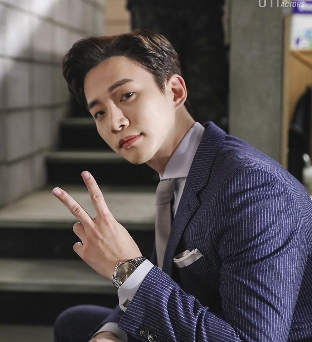 12 Potret Junho 2PM, si jaksa tengil tapi ganteng di drama Chief Kim