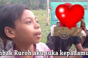 Kisah asmara ala anak SD Dimas & Mbak Ruroh ini lucu dan polos banget