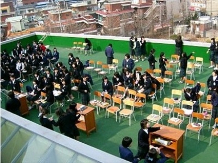 10 Foto bukti bahwa siswa Korea Selatan memang masternya April Mop