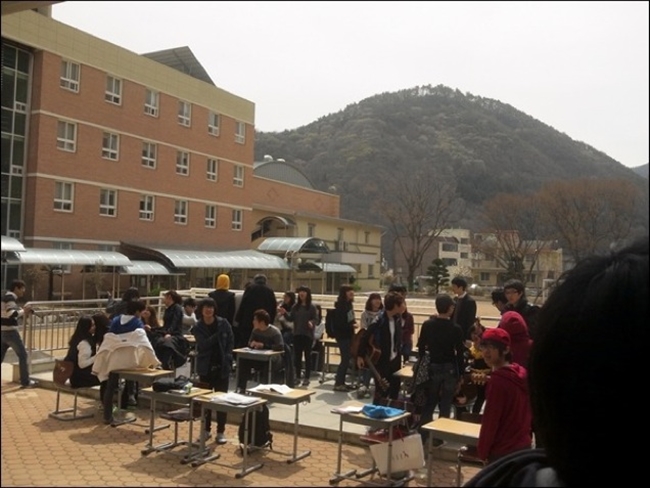 10 Foto bukti bahwa siswa Korea Selatan memang masternya April Mop