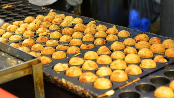 Begini jadinya kalau takoyaki dibuat bertema planet bumi, unik & yummi