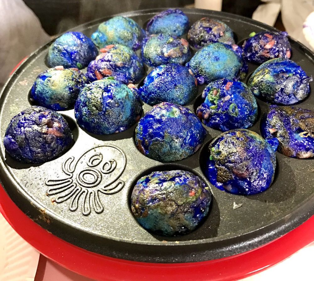 Begini jadinya kalau takoyaki dibuat bertema planet bumi, unik & yummi