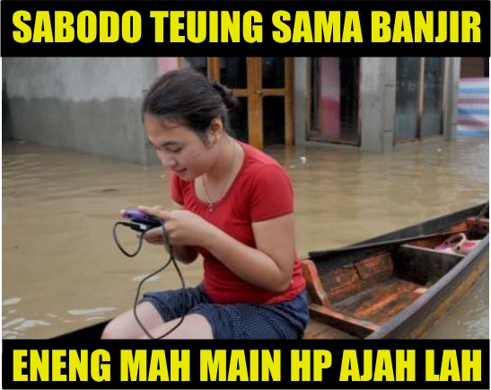 11 Meme main HP ini nggak cuma bikin KZL tapi juga lucu abis