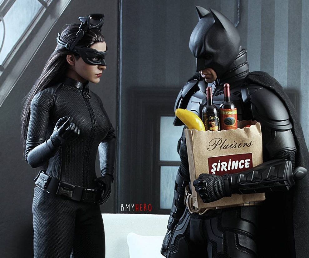 15 Kegiatan para superhero saat nggak ada musuh, gokil abis