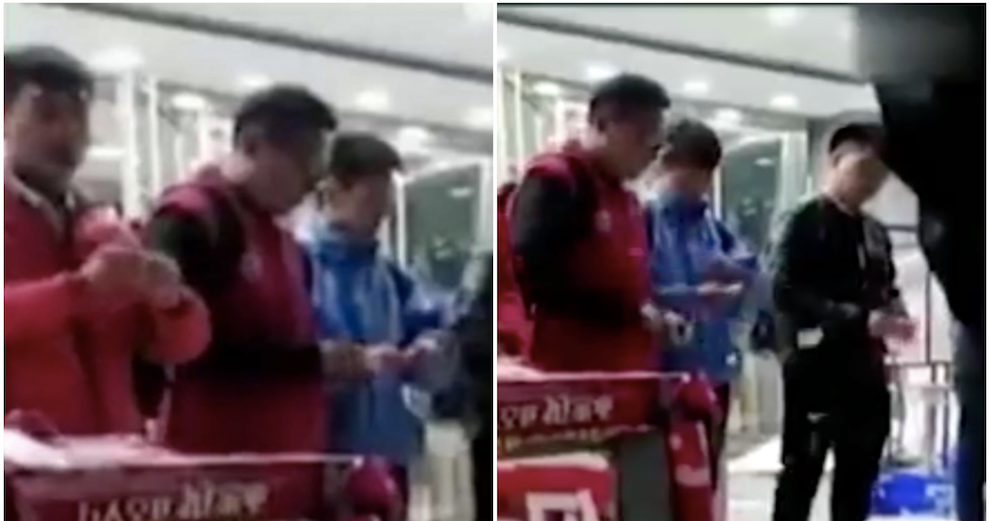 Tak mencapai target, manajer ini perintahkan stafnya untuk robek uang