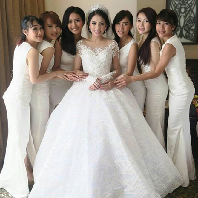 10 Potret meriahnya pernikahan Kezia Karamoy, megah dengan adat Dayak