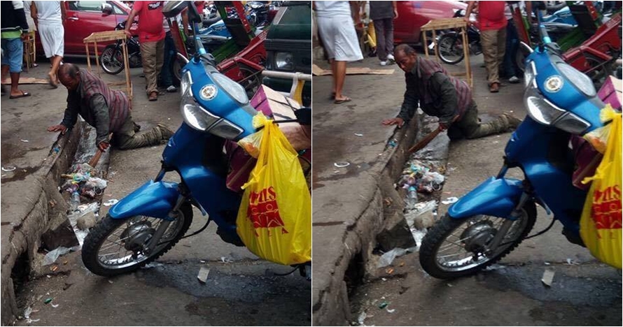 Potret pria tua bersihkan selokan penuh sampah ini bikin hati trenyuh