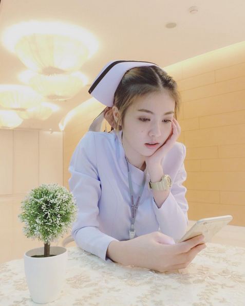 11 Potret May Pim, perawat yang kecantikannya bikin heboh dunia maya